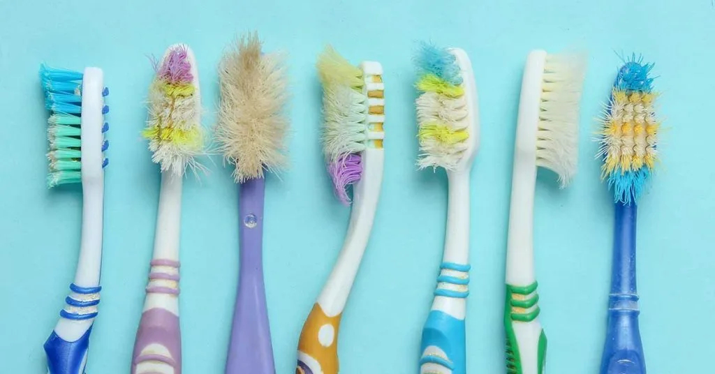 5 Sinais para Substituir a Escova de Dentes