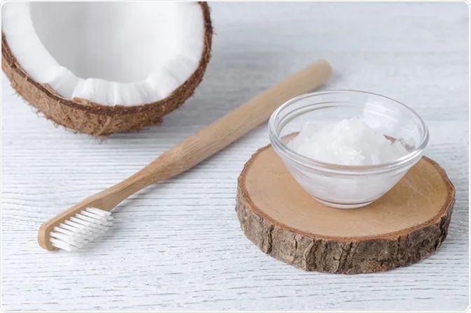 Les avantages de l'huile de coco dans le dentifrice