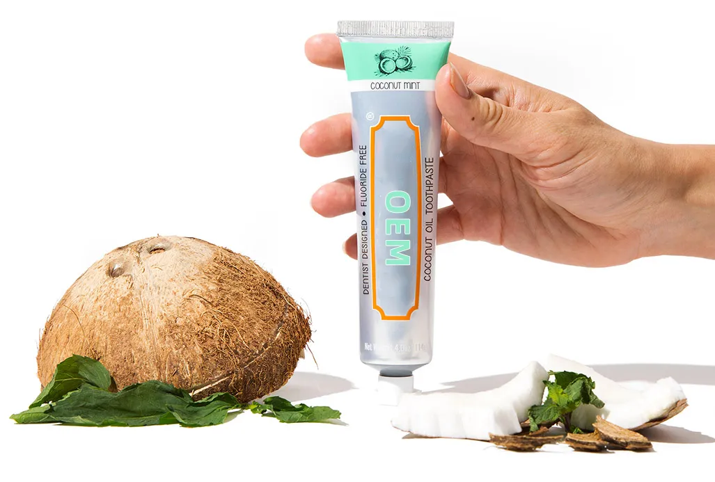 L'huile de coco dans le dentifrice : avantages et applications des produits