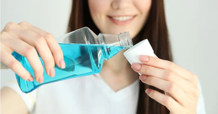 Pourquoi utiliser un bain de bouche après l'extraction des dents de sagesse ?