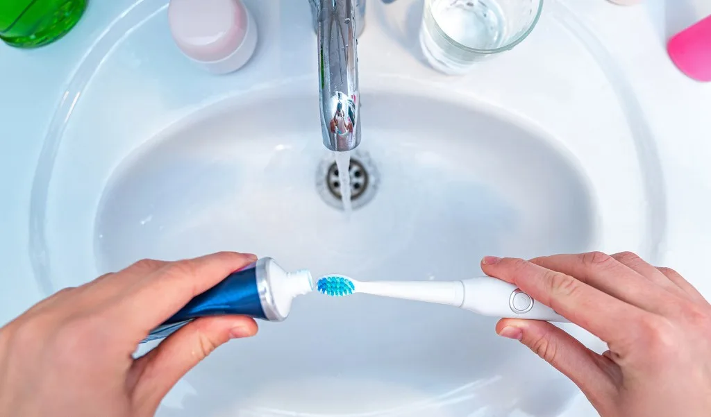 Por qué evitar el flúor en la pasta de dientes