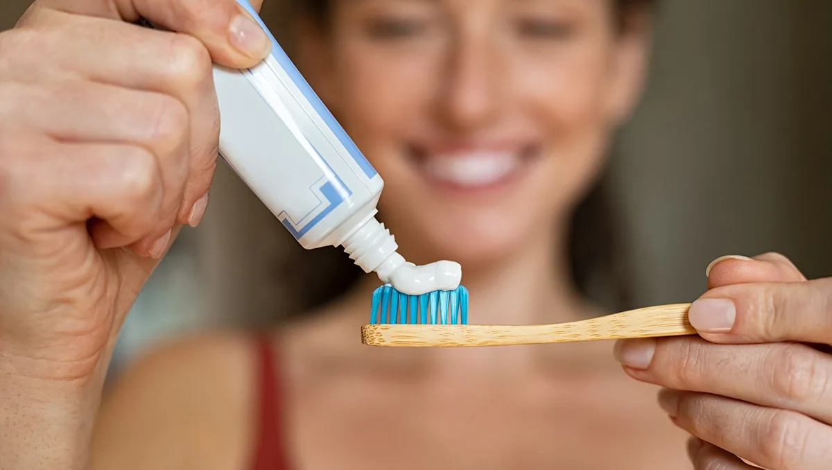 Mengapa pasta gigi bebas fluoride memiliki Manfaat & Kerugian