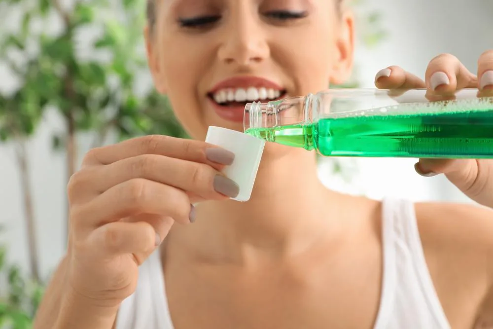O elixir bucal mancha os dentes Análise dos ingredientes